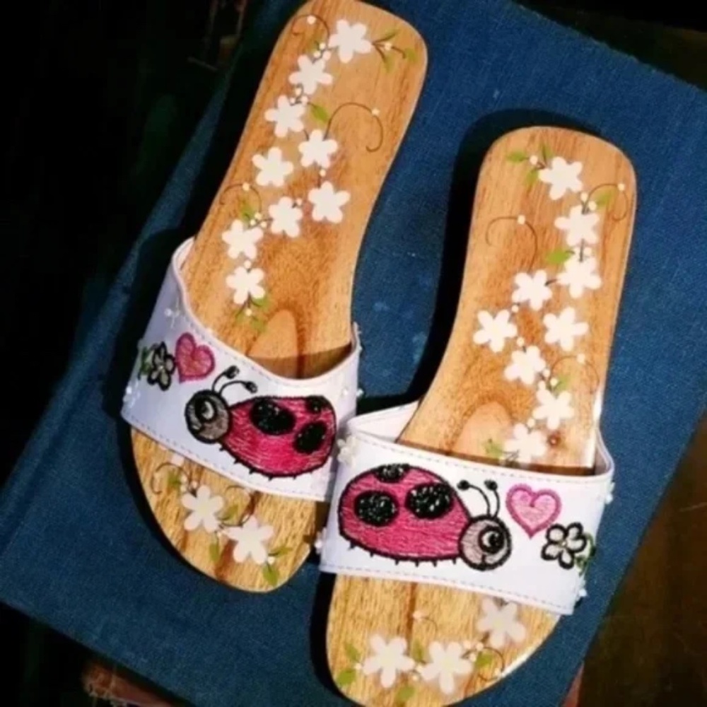 { ❤️ $5} Toddler Ladybug Sandals Sized for 7 to 8